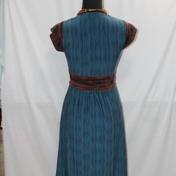 BCBGMaxAzria Cap Sleeve V-Neck Dress w/Matching Trim - Picture 11 of 16
